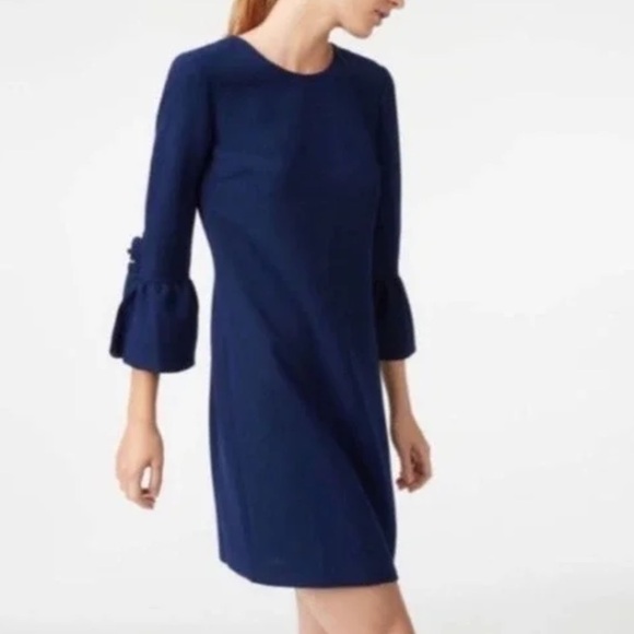Club Monaco Dresses & Skirts - Club Monaco Bell Sleeve Shift Dress‎